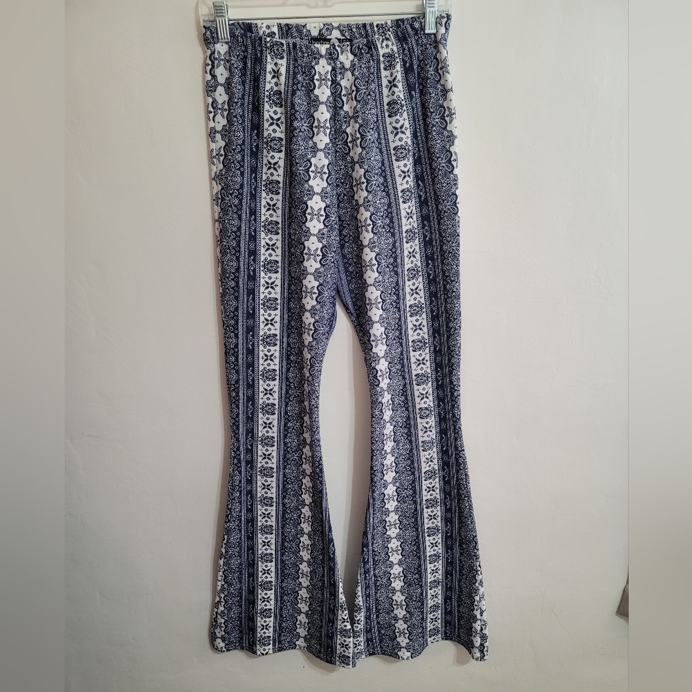 70s INSPIRED FLARE BOOHOO TALL WOMENS PANTS SIZE 10 PASILEY PRINT CHIC